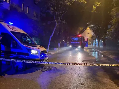 Bakırköy’de Metruk Binanın Çatısında Korkutan Yangın