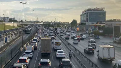 İstanbul Trafiği İkinci Günde Yüzde 58'e Yükseldi: Okul Dönemi Yoğunluğu