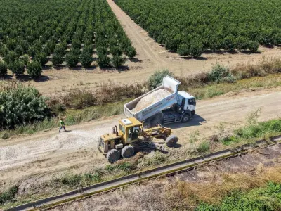 Tarsus Belediyesi Kırsal Mahallelerde Yol Bakım ve Zemin Düzenleme Çalışmalarını Sürdürüyor