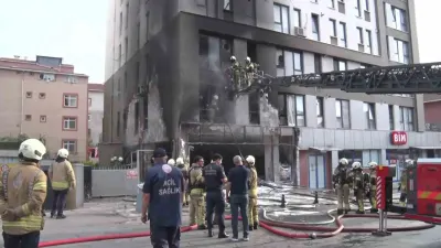 Pendik'te 8 Katlı Binanın Giriş Katındaki İş Yerinde Korkutan Yangın