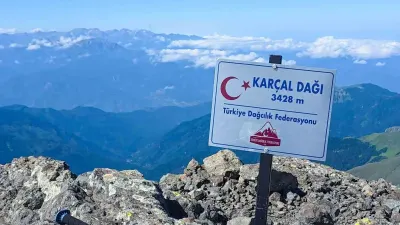 Artvin Karçal Dağı Zirvesi Havadan Görüntülendi: Sis Denizi Hayran Bıraktı