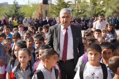 Kahta Belediye Başkanı Hallaç'tan Yeni Eğitim Öğretim Yılı Mesajı: Eğitime Destek Sürecek
