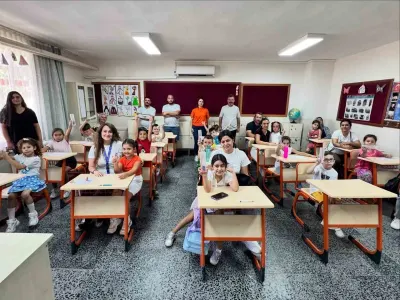 Çine'de Öğrencilerin İlk Gün Heyecanına Gençlik Merkezi'nden Kalem Seti Desteği