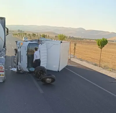 Hasankeyf’te Kamyonet Kazası: 2 Kişi Yaralandı