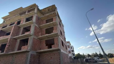 Eskişehir'de İnşaatın 4. Katından Düşen İşçi Ağır Yaralandı