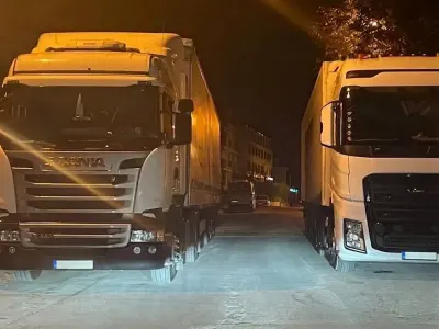 Eskişehir'de Yan Yana Park Eden Tırlar Trafiği Kilitledi