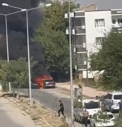Batman Beşiri'de Seyir Halindeki Otomobil Alev Alev Yandı