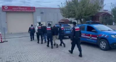 Balıkesir'de Jandarma Operasyonu: 34 Firari Hükümlü Yakalandı