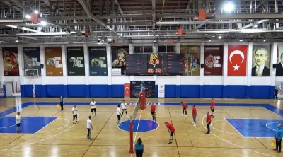 Tunceli’de Ahilik Haftası’nda Protokol ve Esnaf Voleybol Sahasında Buluştu