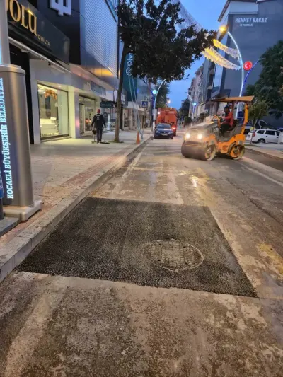 İzmit Zincirlikuyu Caddesi Yenilendi: Rögar Kapakları Yol Seviyesine Getirildi