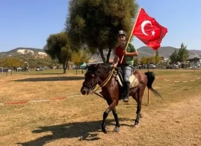 Tavşanlı'yı Gururlandıran Başarı: 'Kuyumcu' İsimli At Rahvan At Yarışlarında Şampiyon Oldu