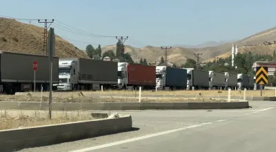 Esendere Gümrük Kapısı'nda Sistemsel Aksaklıklar Nedeniyle 3 Kilometrelik Tır Kuyruğu Oluştu