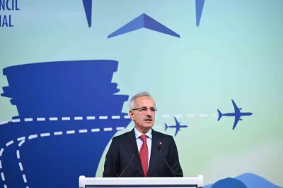 Bakan Uraloğlu Duyurdu: Türkiye Hava Sahasındaki Uçuşlar Anlık Olarak İzleniyor