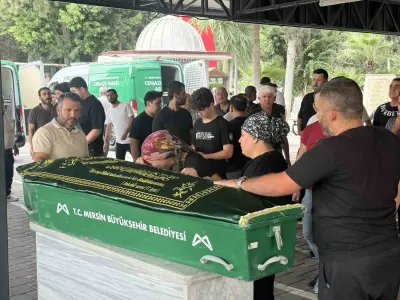 Mersin'de Su Kanalında Boğulan 12 Yaşındaki Ayaz Son Yolculuğuna Uğurlandı