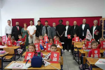Samsunspor'dan Minik Öğrencilere Anlamlı Hediye: Defterler Dağıtıldı