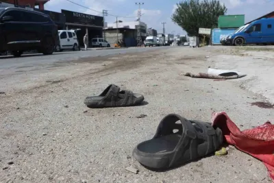 Adana'da Feci Minibüs Kazası: 11 Yaşındaki Çocuk Ağır Yaralandı