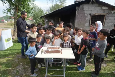Muş’un Uzak Köylerindeki Çocukların Kırtasiye ve Oyuncak Sevinci