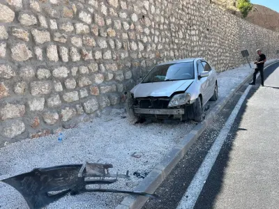 Adıyaman Besni'de Otomobil İstinat Duvarına Çarptı: 1 Yaralı