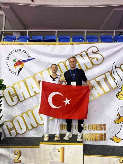 İzmirli Tekvandoculardan Avrupa'da Büyük Başarı: İki Altın, Bir Bronz Madalya