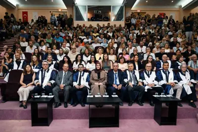 Manisa CBÜ Tıp Fakültesi'nde Geleceğin Hekimleri Beyaz Önlüklerini Giydi