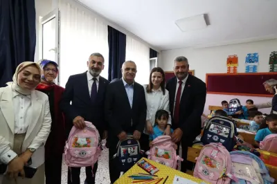 Dilovası'nda Miniklere Kırtasiye Desteği: 1. Sınıf Öğrencilerinin Heyecanına Ortak Olundu