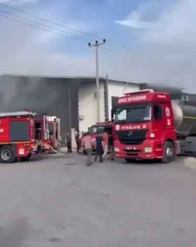 Denizli'de Korkutan İş Yeri Yangını: Ekiplerin Müdahalesi Sürüyor