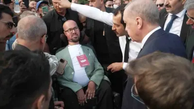 Cumhurbaşkanı Erdoğan'dan Samsun'da Duygulandıran Jest: Otobüsü Durdurup Engelli Gencin Yanına Gitti