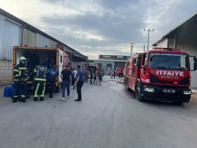 Denizli'de Kırpıntı Deposunda Çıkan Yangın Korkuttu