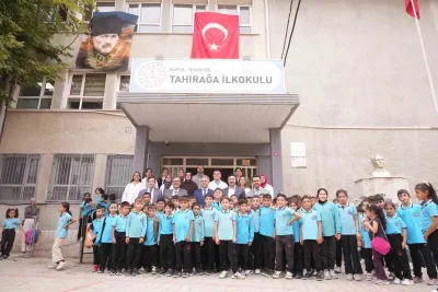 Yıllar Önce Öğrencisi Olduğu Okula Belediye Başkanı Olarak Döndü