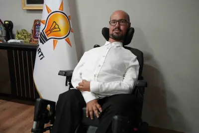 Erdoğan'ın otobüsten inip yanına gittiği engelli Emre Vural o anları anlattı