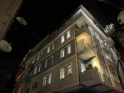 Zeytinburnu'nda Korkutan Yangın: Bodrum Katta Çıkan Alevler Binayı Sardı