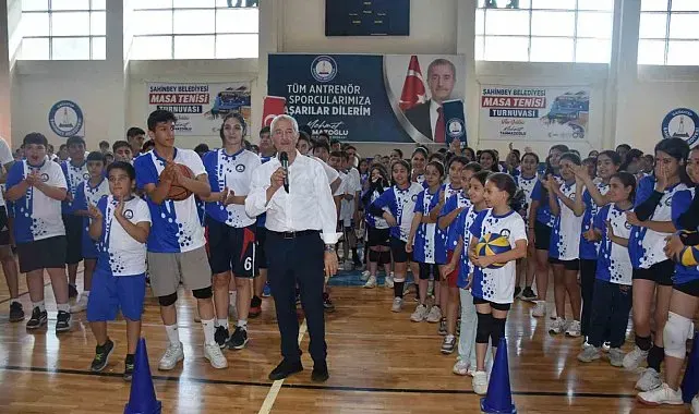 Şahinbey Belediyesi yaz spor okulu gençlere kapısını açtı