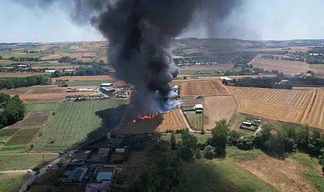 Çatalca'da kimya üzerine faaliyet gösteren fabrika alev alev yanıyor