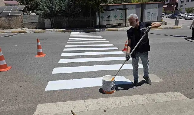 Şırnak'ta yaya geçitleri ve yol çizgileri yenileniyor
