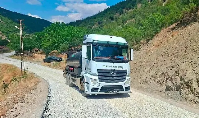 Sinop'ta köy yollarında asfalt mesaisi