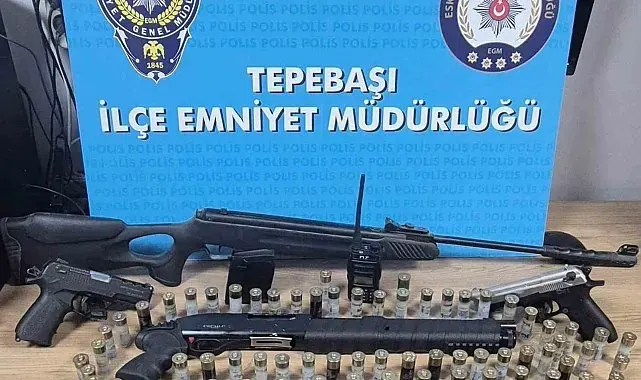 Sosyal medya hesaplarından silah fotoğrafları paylaşan 2 şüpheli yakalandı