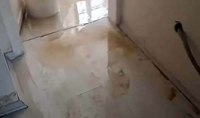Avcılar'da İSKİ borusu patladı, evi su bastı