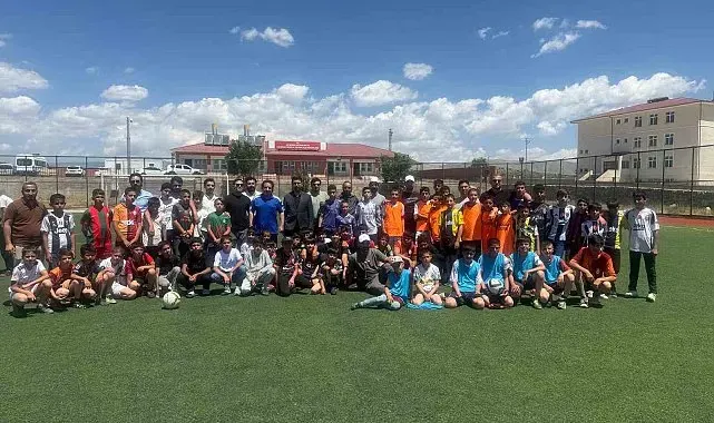 Çaldıran'da yaz Kur'an kursu öğrencileri futbol turnuvasında buluştu
