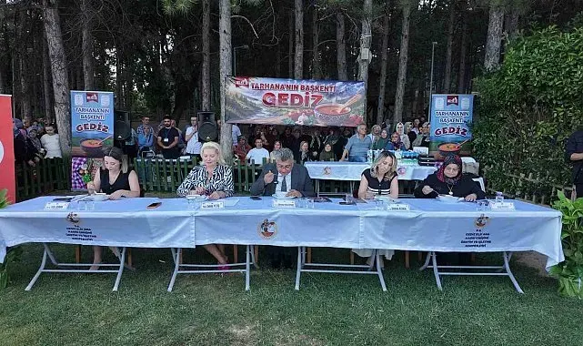 Gediz'de tarhana yarışmasında gelenek ve lezzet yarıştı