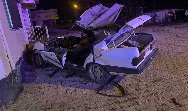 Mardin'de otomobil ile traktör çarpıştı: 1'i çocuk 4 yaralı