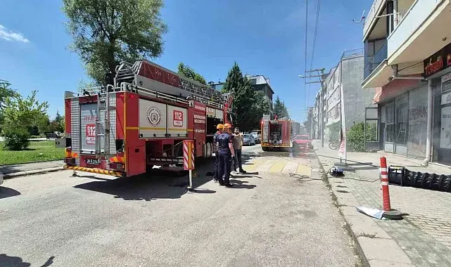 Eskişehir'de iş yeri yangını, dumandan etkilenen 6 kişi hastaneye kaldırıldı