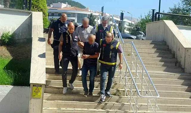 FETÖ'den ihraç edilen eski emniyet müdürü parke taşı hırsızlığı yaptı