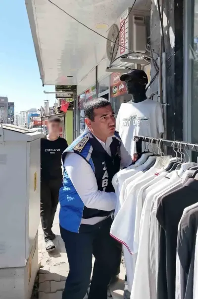 Hatay'da Kaldırım İşgali Denetimi: 'Burası Vatandaşın Hakkı, Nasıl Geçecekler?