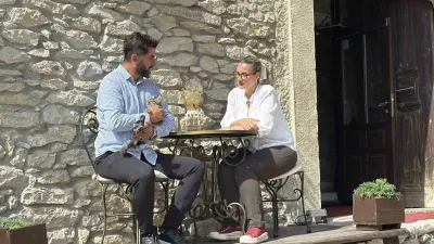 Doğum Günü Pastasındaki Süs Ölümden Döndürdü: Hayat Kurtaran Müdahale Kamerada