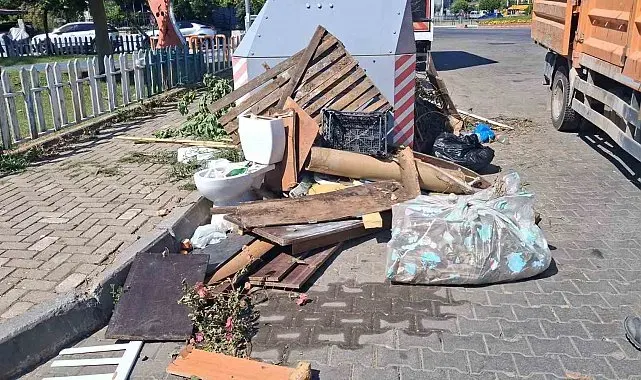 Bahçe atıkları ve molozlar Marmaris'i çöplüğe çeviriyor