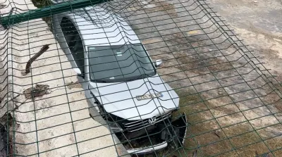 Zeytinburnu'nda Hastane Otoparkından Araç Düştü: Sürücü Yaralandı