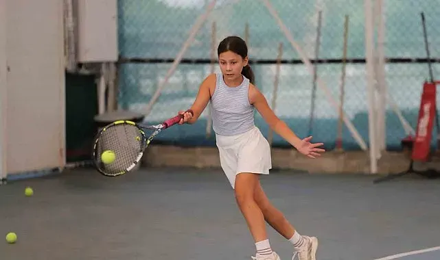 Menteşe'de tenis heyecanı başladı