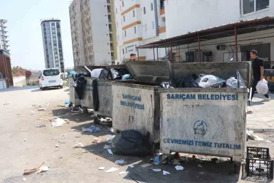 Adana Sarıçam'da Mahalleliden Çöp İsyanı: Sokakları Kendi Elleriyle Temizlediler