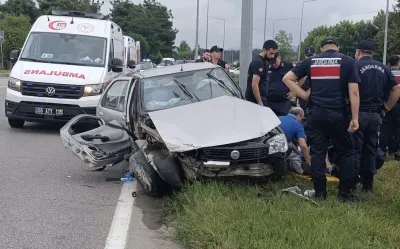 Samsun'da İki Otomobil Çarpıştı: 5 Kişi Yaralandı