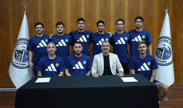 Erciyes 38 FK'dan, Bolu kampında 11 yeni transferi için imza töreni